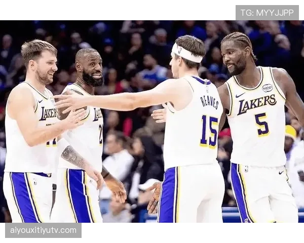 湖人客战独行侠东契奇缺阵，詹姆斯单核带队迎战旧主